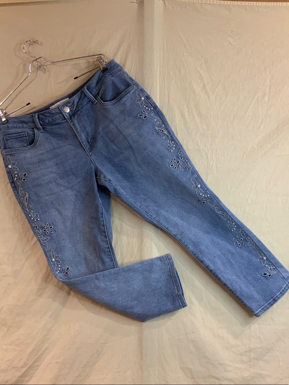 Embroidered Light Blue Straight-Leg Women’s Jeans